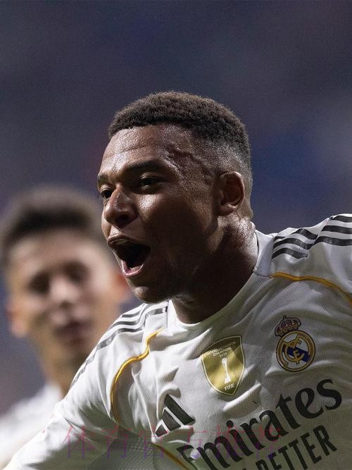 官方：56场43球5助 姆巴佩当选皇马赛季最佳球员